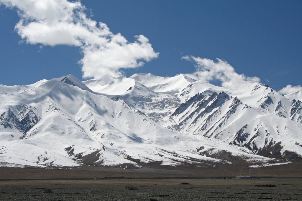 12-The Eastern Kunlun Mountains with the highest summit Yuzhu Feng (6179).jpg - The Eastern Kunlun Mountains with the highest summit Yuzhu Feng (6179)